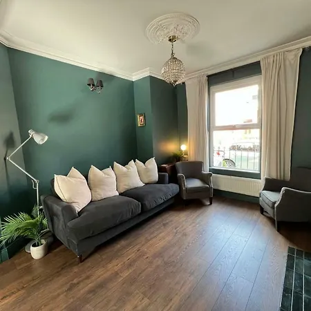 Spacious Family Haven On Edge Of Centre Holiday home *