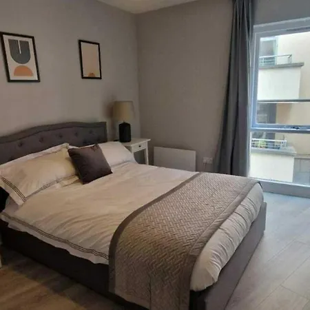 Modern Trendy & Spacious 2bd In Temple Bar Apartment