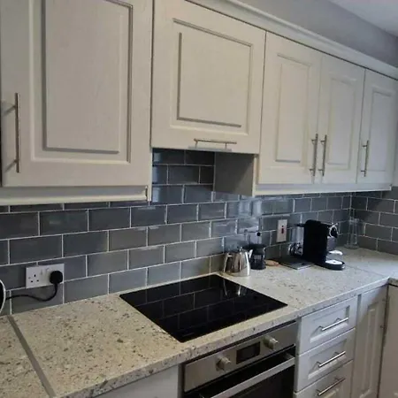 Modern Trendy & Spacious 2bd In Temple Bar Apartment *