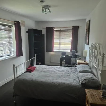 Comfortable Double Beside Tramline Homestay *