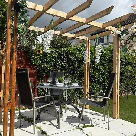 Guest house Superb Triple Near Airport - 4 *