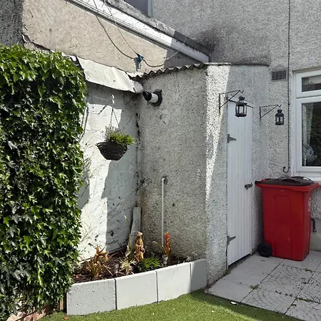 Superb Triple Near Airport - 4 Guest house