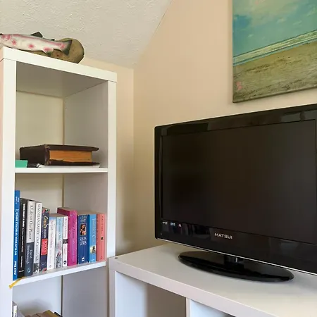 Superb Triple Near Airport - 4 Guest house