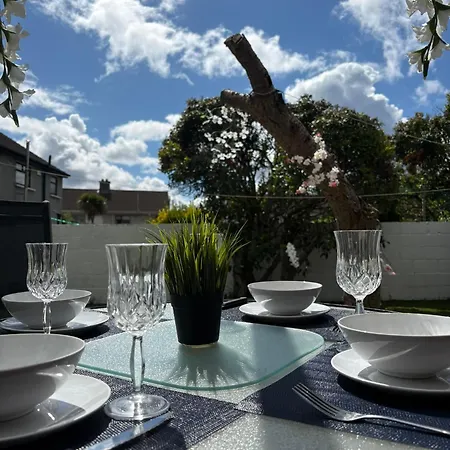 Guest house Superb Triple Near Airport - 1 Dublin