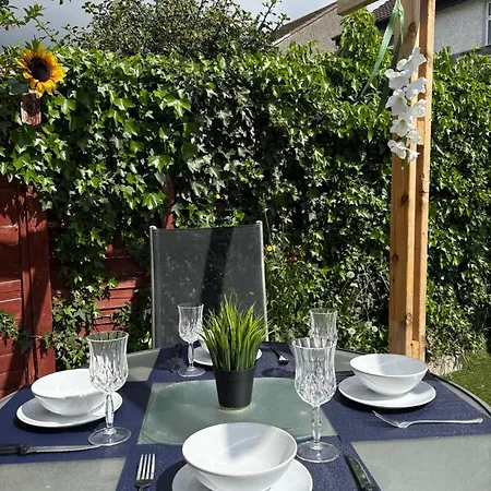 Guest house Superb Triple Near Airport - 1 Dublin