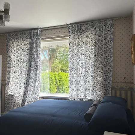 Guest house Superb Triple Near Airport - 1