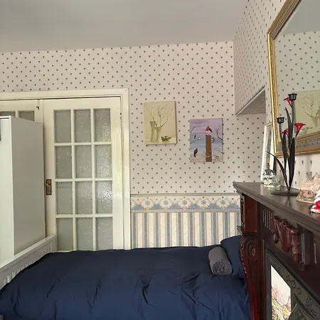 Superb Triple Near Airport - 1 Dublin