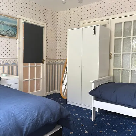 Superb Triple Near Airport - 1 Guest house Dublin