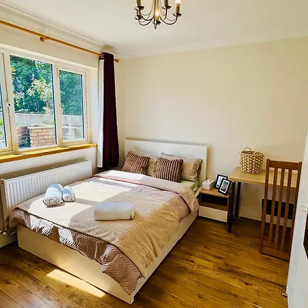 Urban Garden Hideaway Homestay Dublin