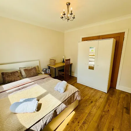 Urban Garden Hideaway Homestay Dublin