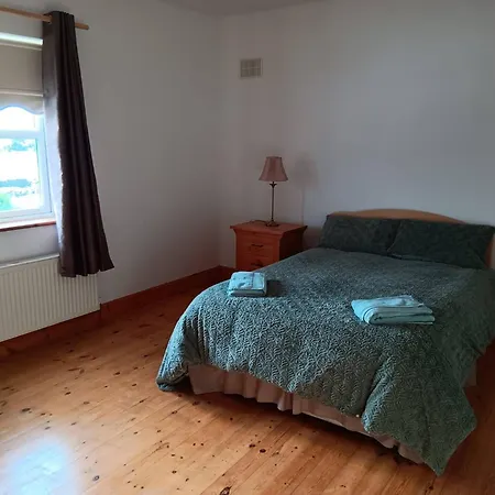 In Guest - 4, Williamstown, Ireland Guest house