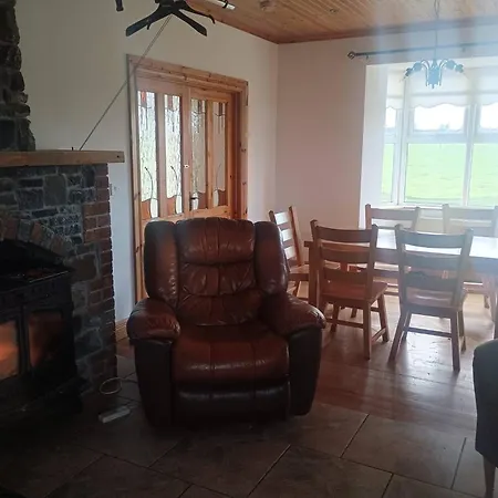 In Guest - 4, Williamstown, Ireland Crumlin (Mayo)