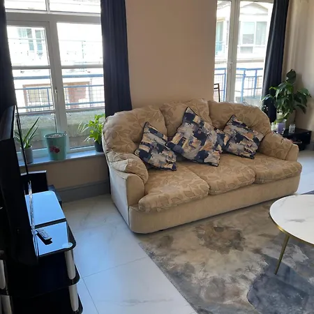 Castle Street Apartment *