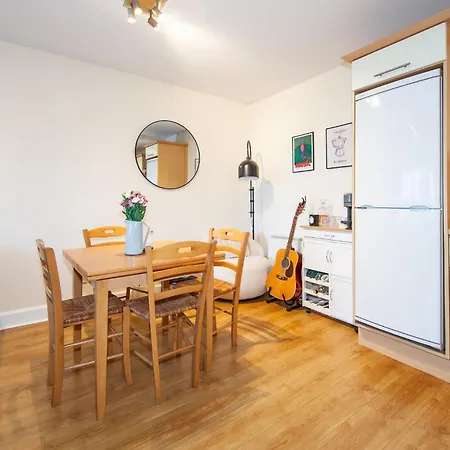 Stylish And Trendy 2Bed Apartment In City Centre *
