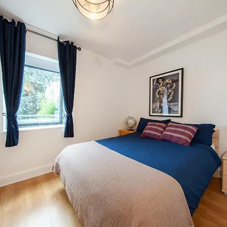 Stylish And Trendy 2Bed Apartment In City Centre *
