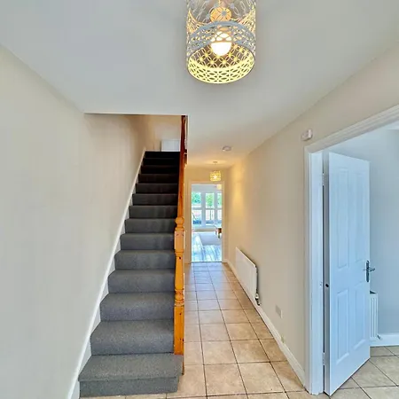 Comfy 3bd & Airport Access Apartamento