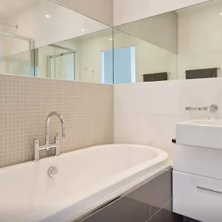 Luxury High-rise * Dublino