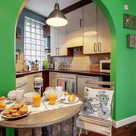 Essex Street Apartment * Dublin