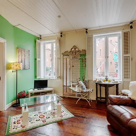 Essex Street Apartment *