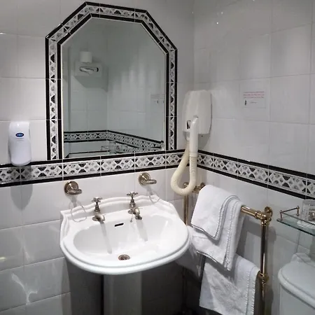 Hotel Russell Court 3*