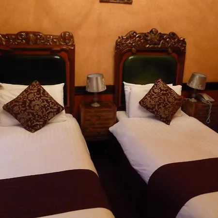 Russell Court Hotel 3*