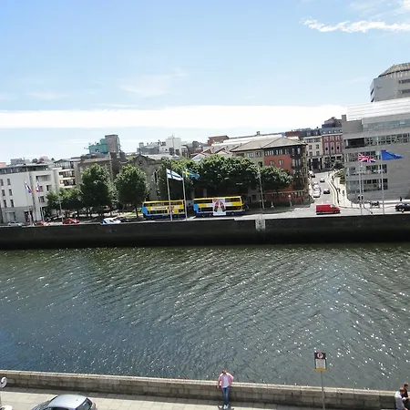 On The Liffey 都柏林