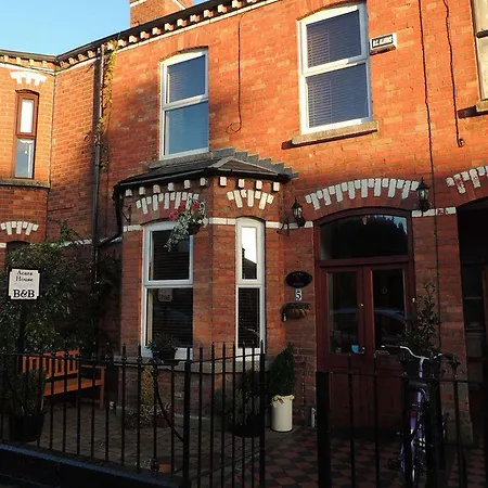 Bed & Breakfast Acara House B&B 3*