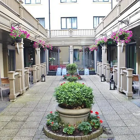 מלון Talbot Stillorgan 4*