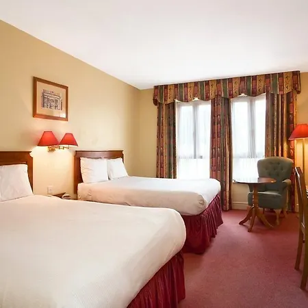 מלון Maldron Pearse Street City 4*
