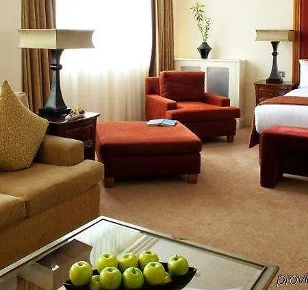 Clyde Court 4*