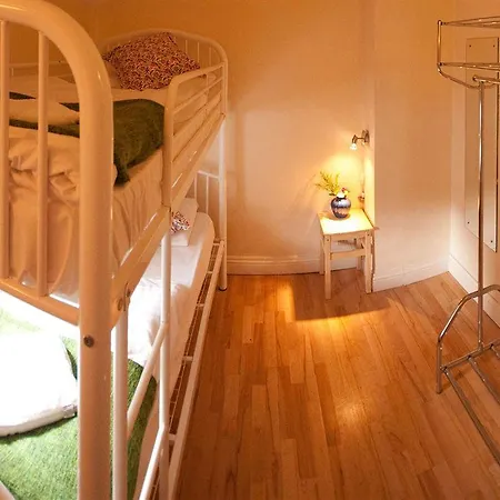 The Times - Camden Place Hostal *