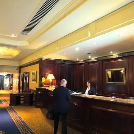 Hotel Clyde Court 4*