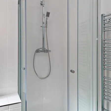 Stylish One Bed Apartment With Private Garden Apartment