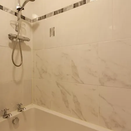 Tara Street Apartment- Dublin City Centre Apartment *