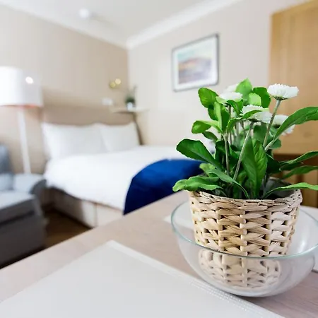 East Park Apartment *
