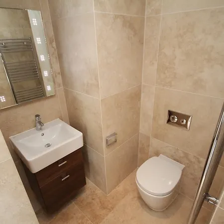 College Green Gem Apartment *