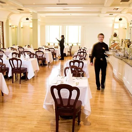 Clayton Burlington Road Hotel
