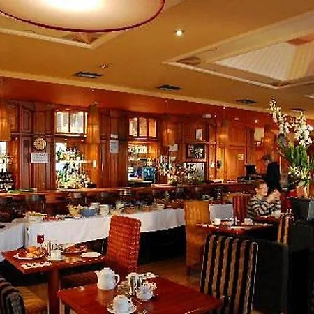 Arlington Temple Bar