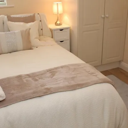 Fernley Court Apartment *