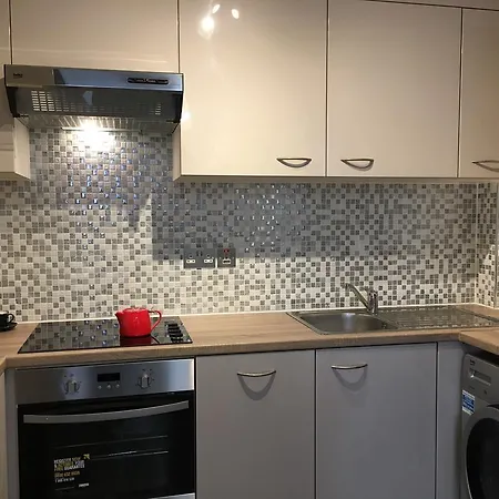 Adelaide Road 2 Apartment