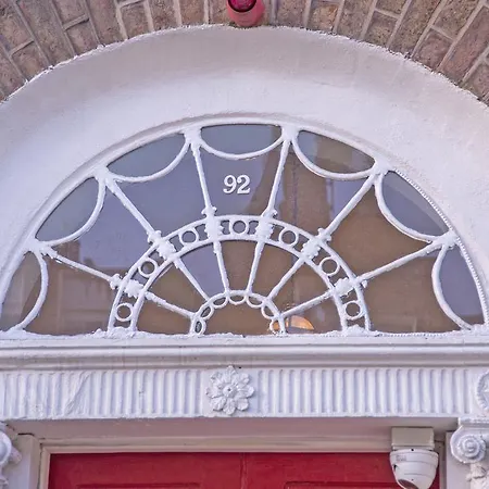 מלון Baggot Court Townhouse