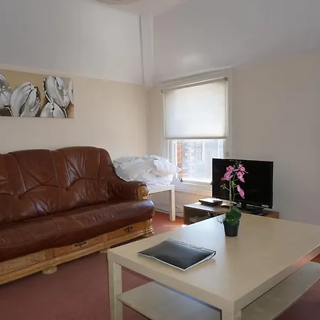 Apartment Crompton Hall