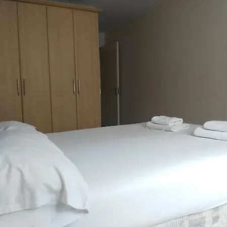 Castleforbes Holiday Apartment *