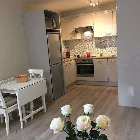 Adelaide Road 2 Apartment *