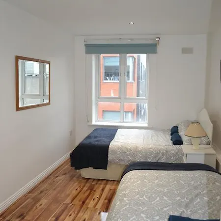 Jervis Place Apartment *