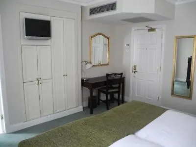 Arthaus Hotel