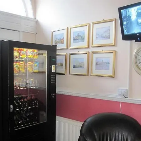 Hazelbrook House 3*