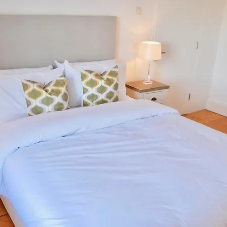 Leevin Apartments *