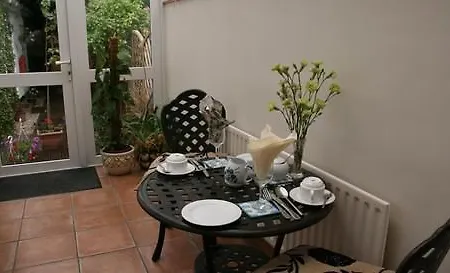 בית הארחה Donnybrook Hall 3*