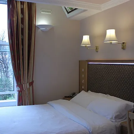 Roxford 3* Dublin